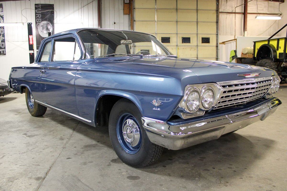 Chevrolet-Biscayne-Coupe-1962-Blue-Blue-2-6