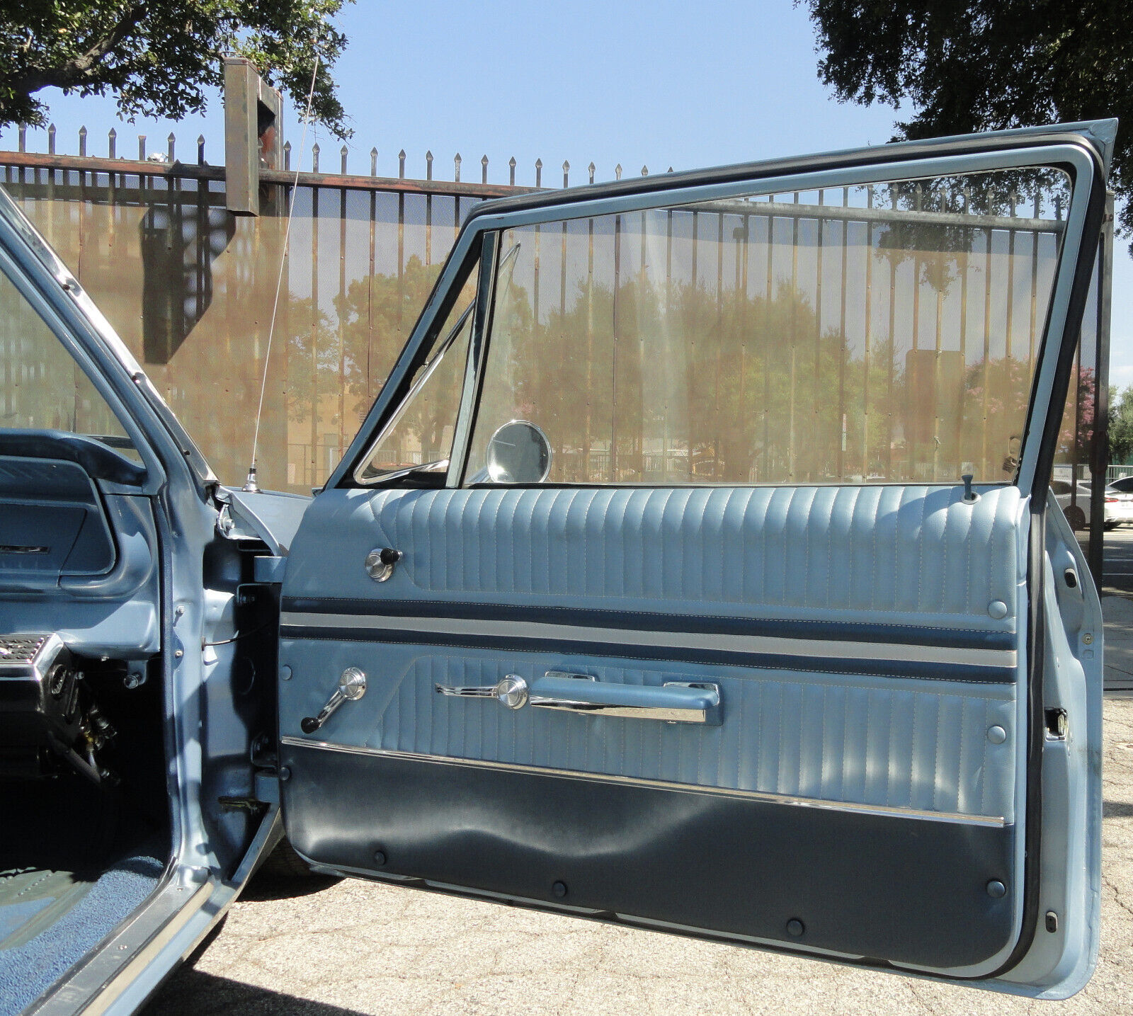 Chevrolet-Biscayne-Coupe-1966-Blue-16093-13