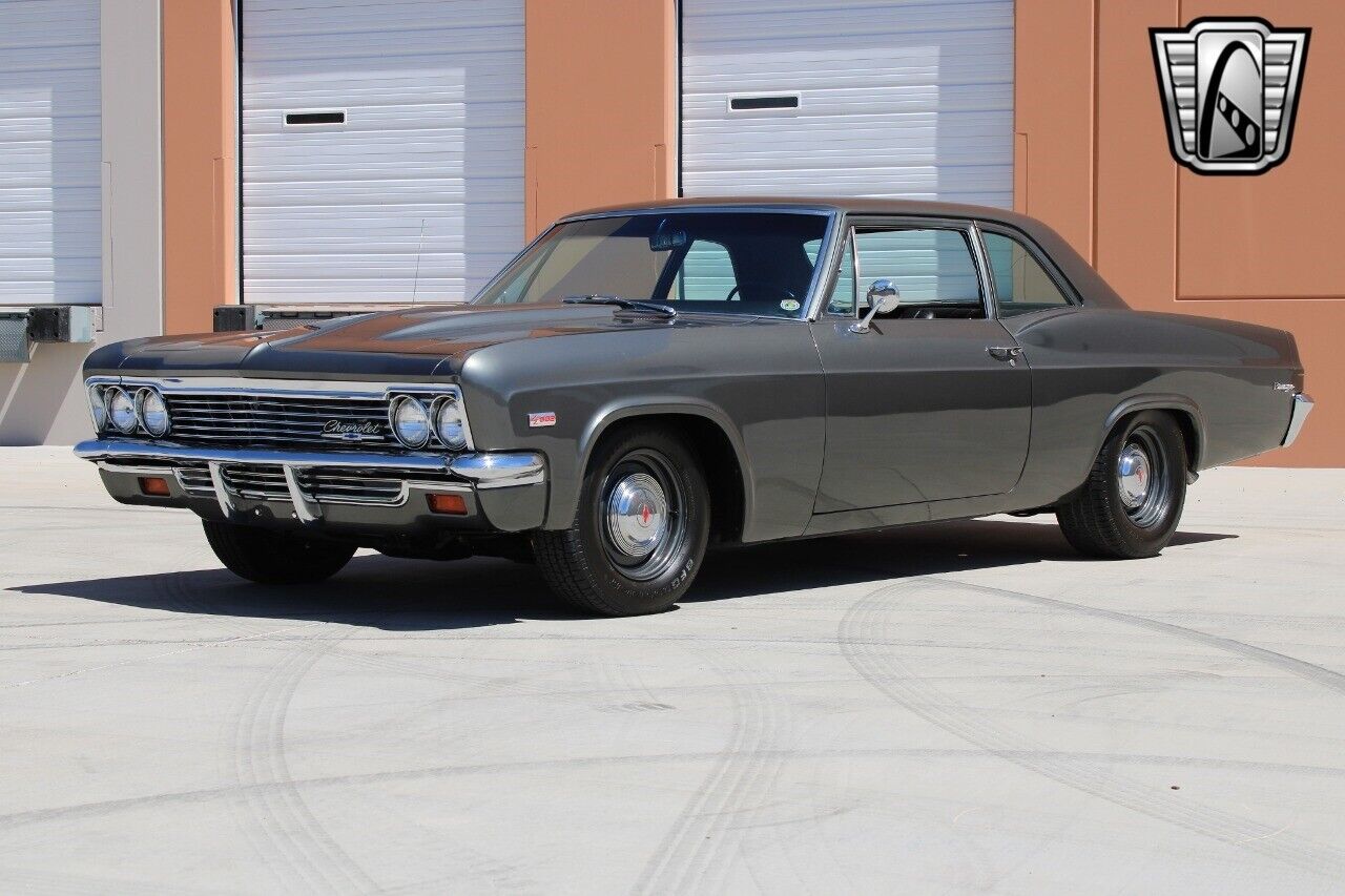 Chevrolet-Biscayne-Coupe-1966-Gray-Black-9981-2