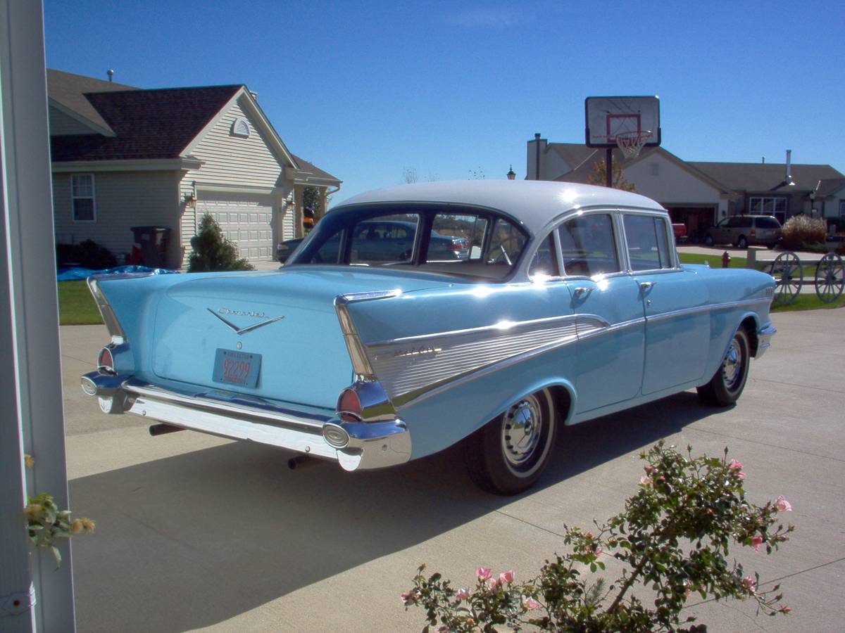 Chevrolet-Blair-210-1957-90123-1