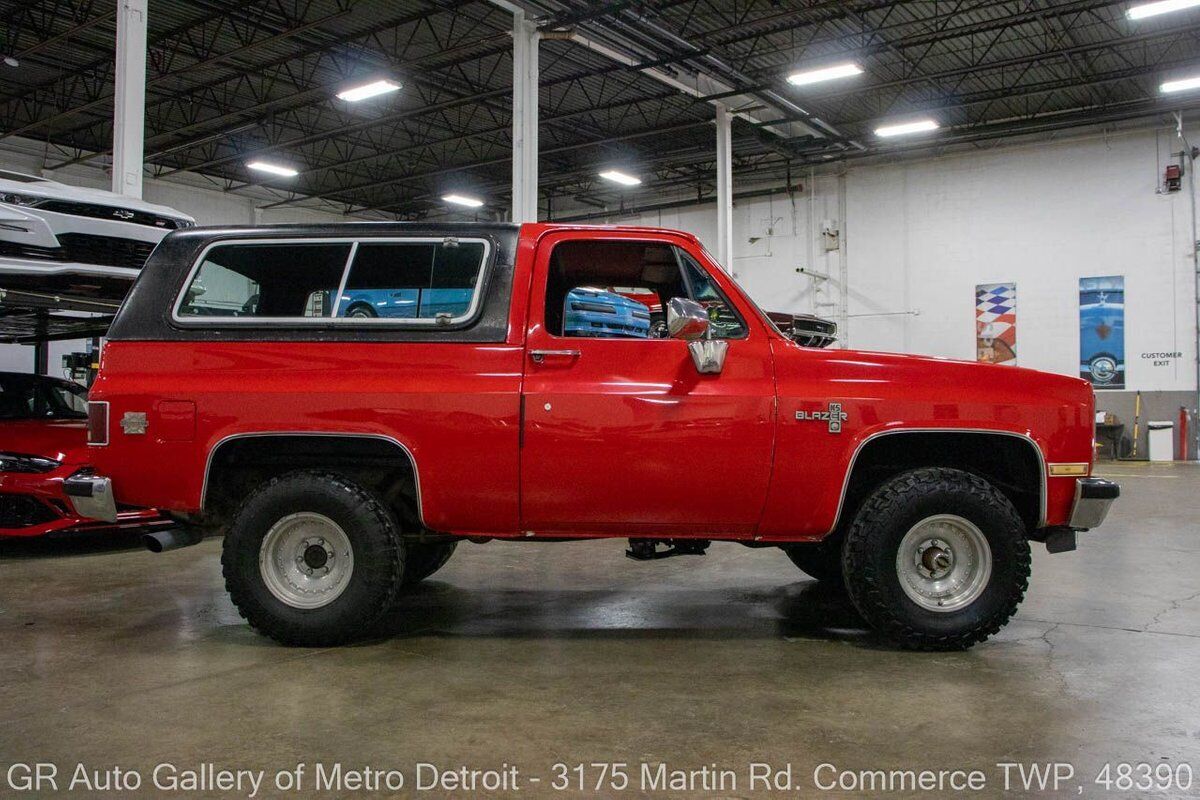 Chevrolet-Blazer-1984-Red-Burgundy-132291-8