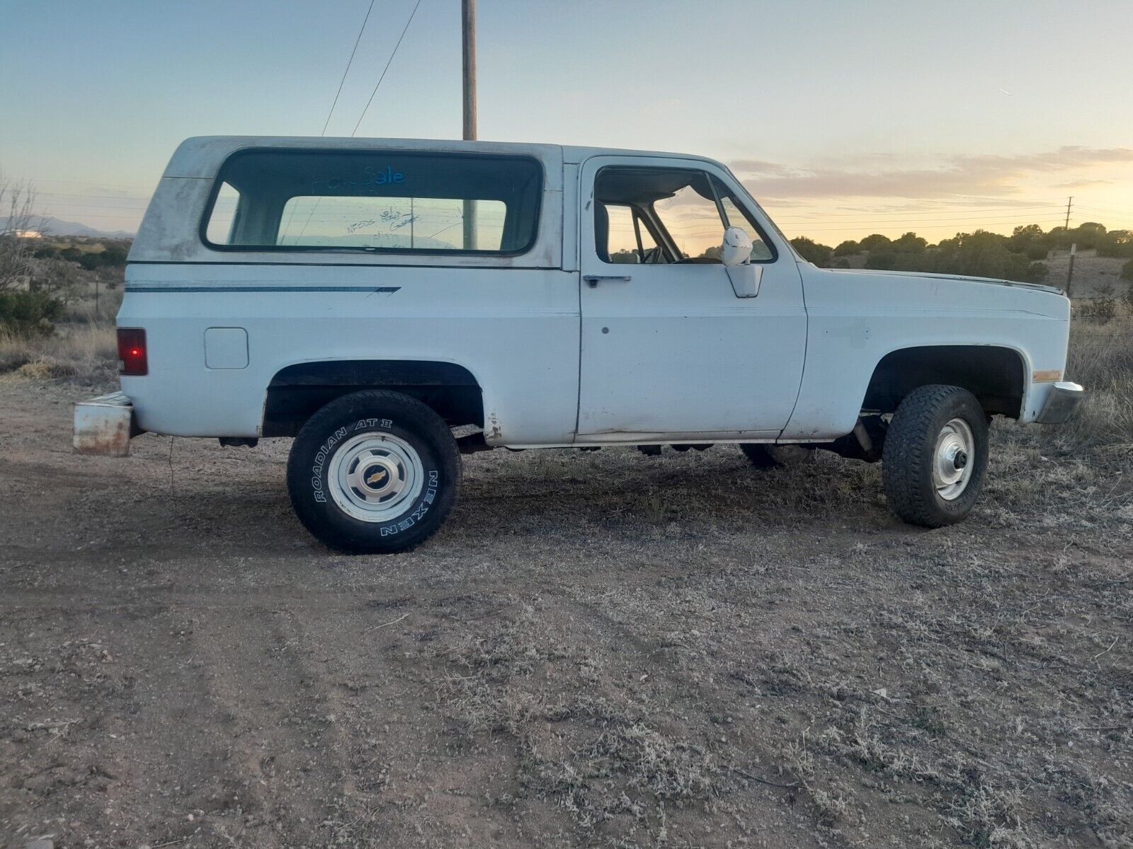 Chevrolet-Blazer-1984-White-Blue-178637-1