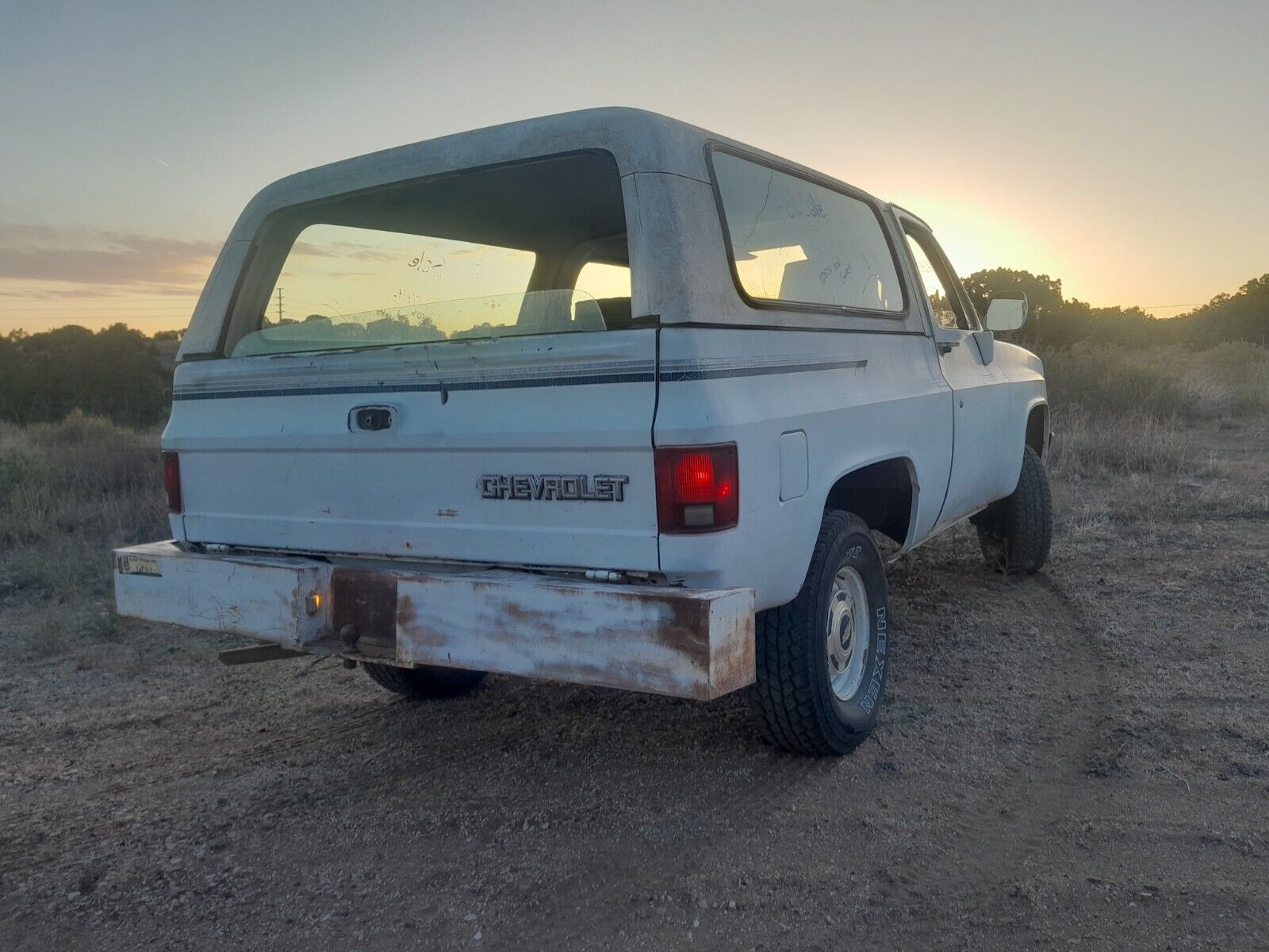 Chevrolet-Blazer-1984-White-Blue-178637-6