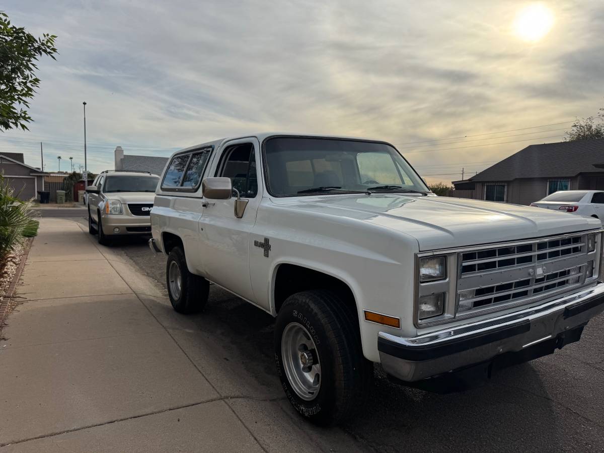 Chevrolet-Blazer-1986-193121-1