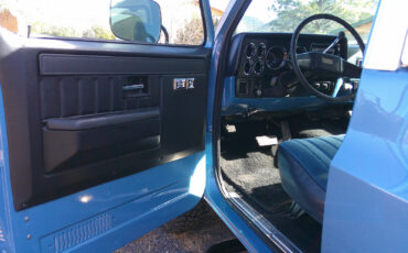 Chevrolet-Blazer-SUV-1983-BlueWhite-BlueBlack-80-15