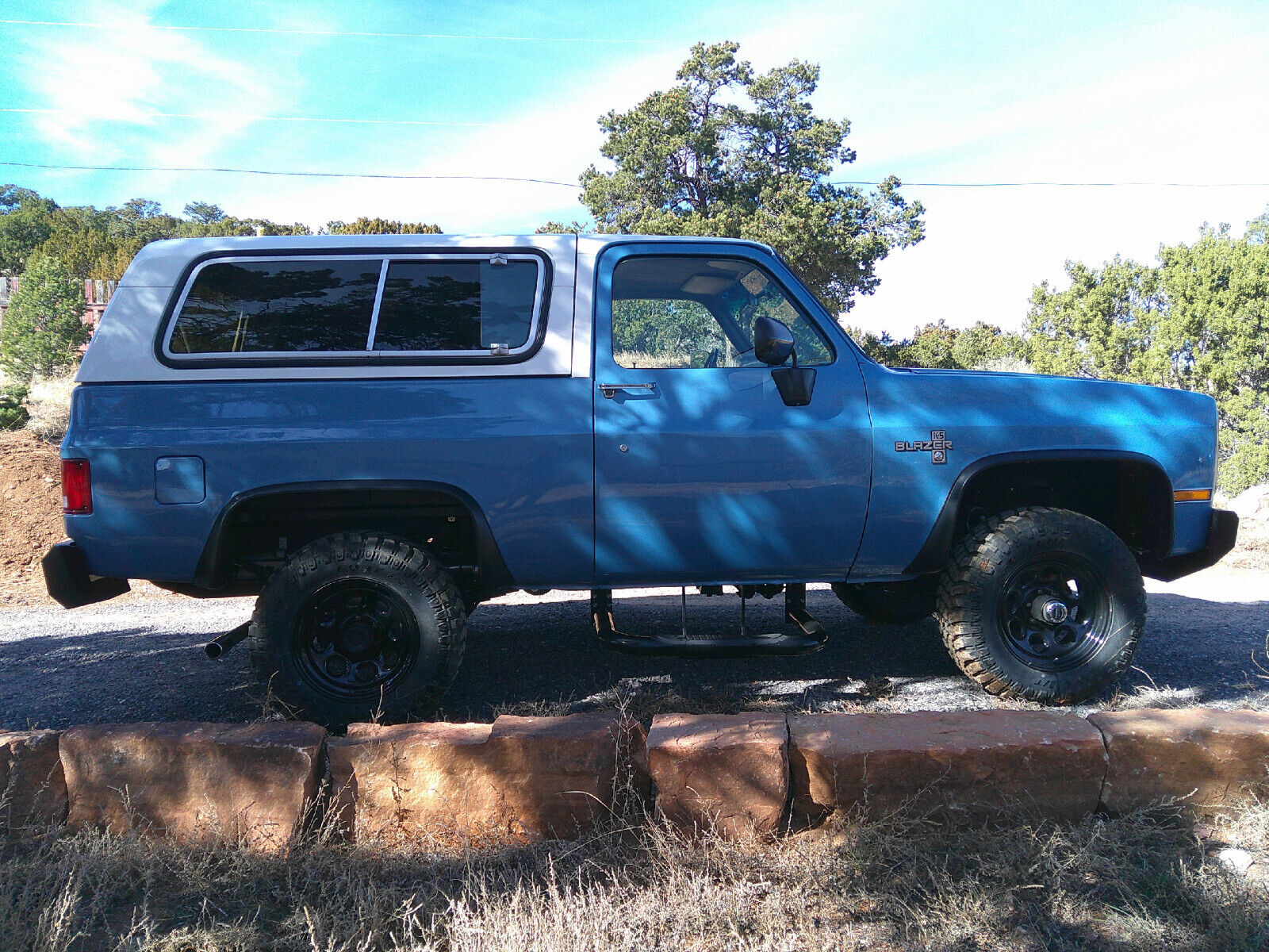 Chevrolet-Blazer-SUV-1983-BlueWhite-BlueBlack-80-9