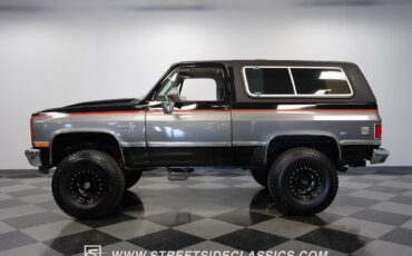 Chevrolet-Blazer-SUV-1987-Black-Gray-114656-2