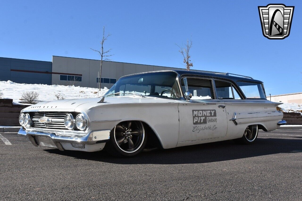 Chevrolet-Brookwood-1960-White-Black-1609-2