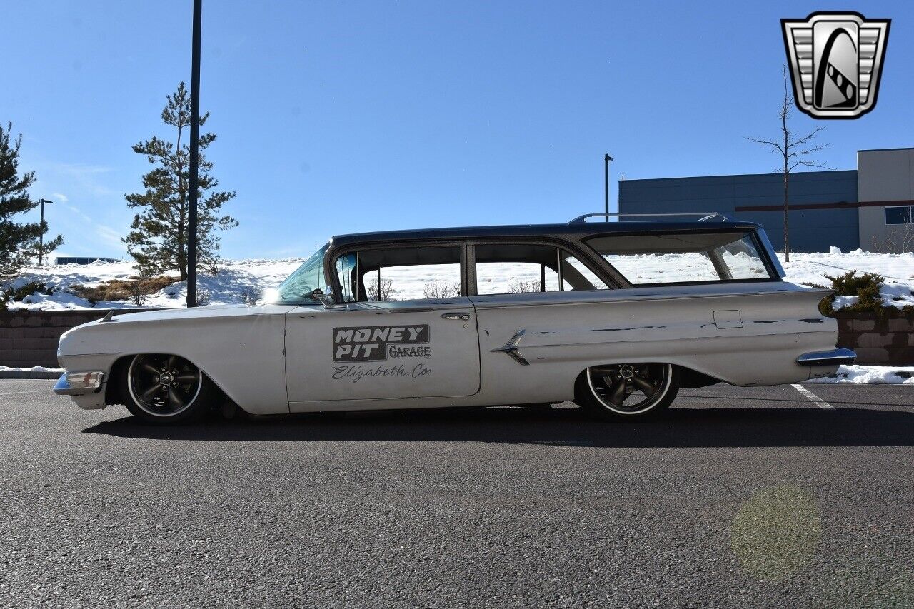 Chevrolet-Brookwood-1960-White-Black-1609-3