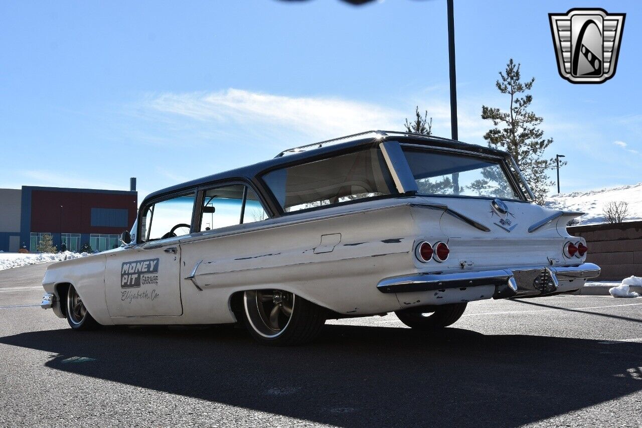 Chevrolet-Brookwood-1960-White-Black-1609-4