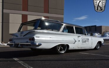 Chevrolet-Brookwood-1960-White-Black-1609-6