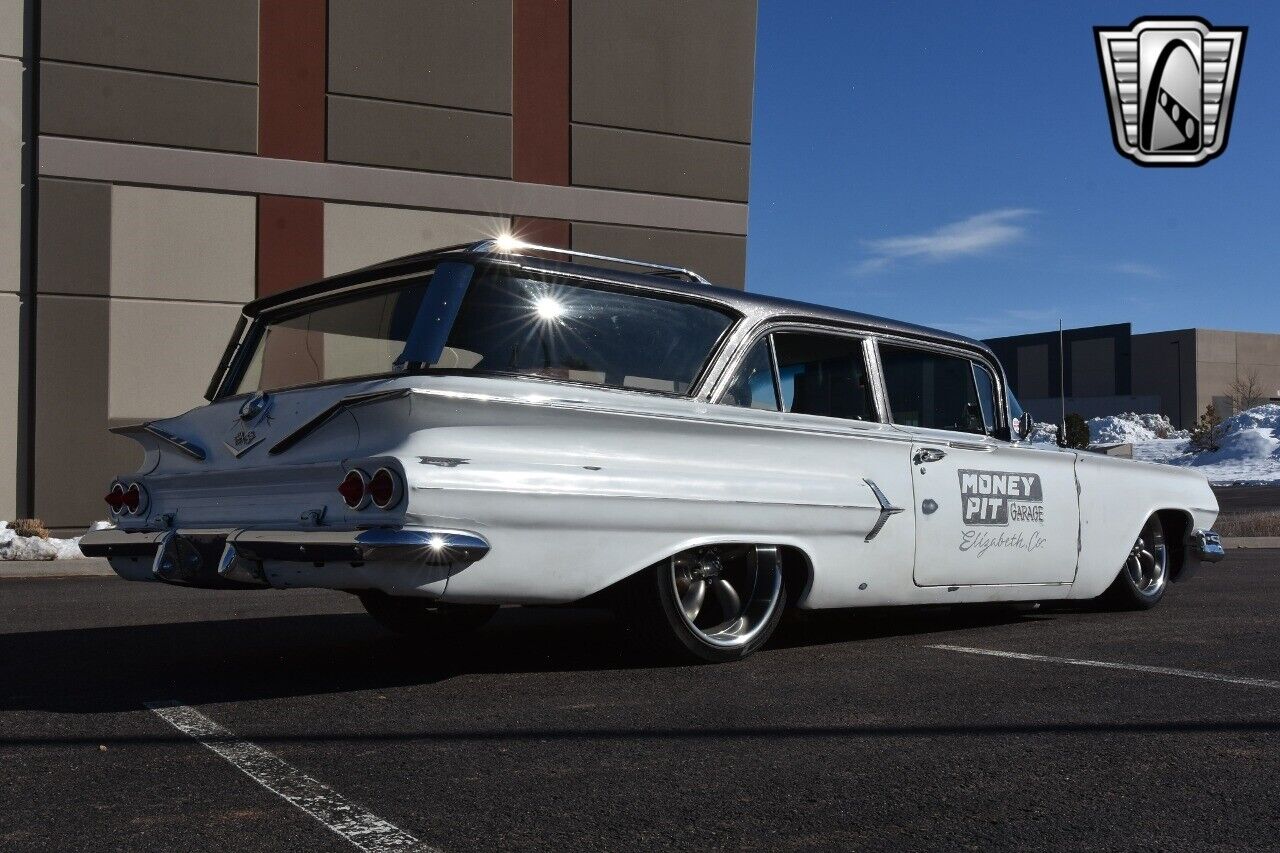 Chevrolet-Brookwood-1960-White-Black-1609-6