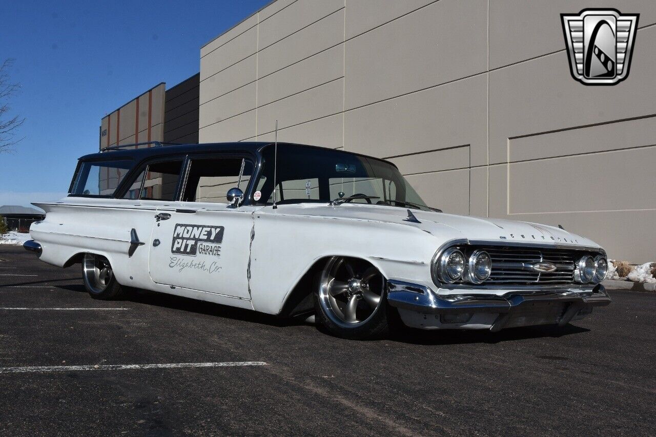 Chevrolet-Brookwood-1960-White-Black-1609-8