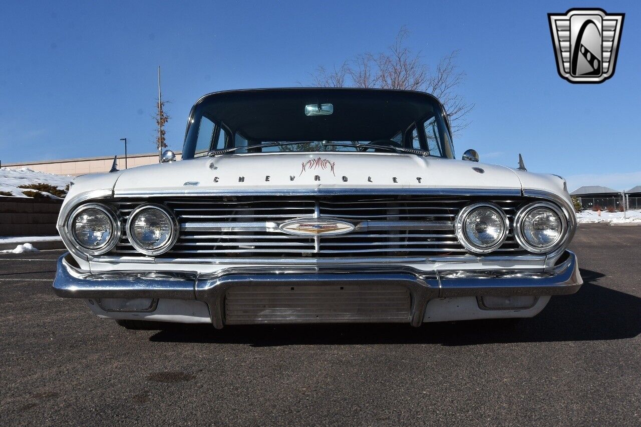 Chevrolet-Brookwood-1960-White-Black-1609-9