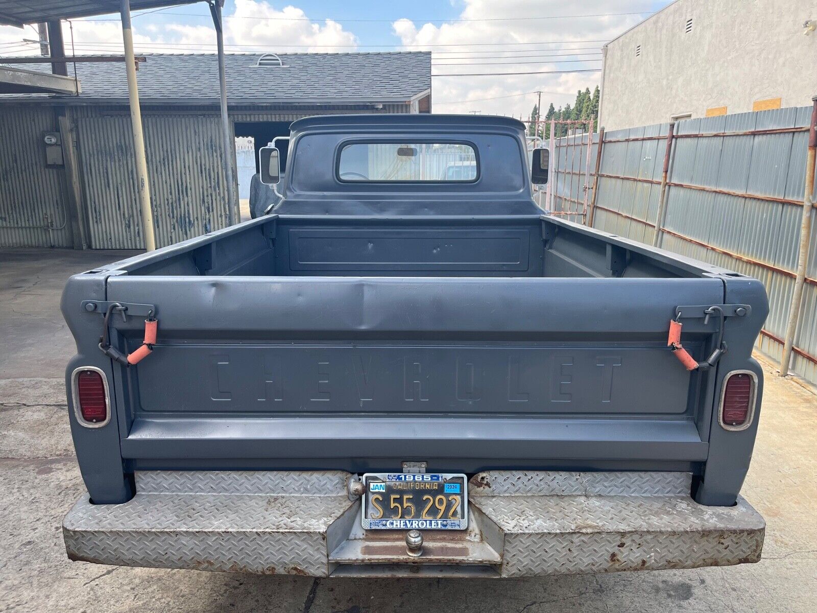 Chevrolet-C-10-1965-Gray-Gray-142385-14