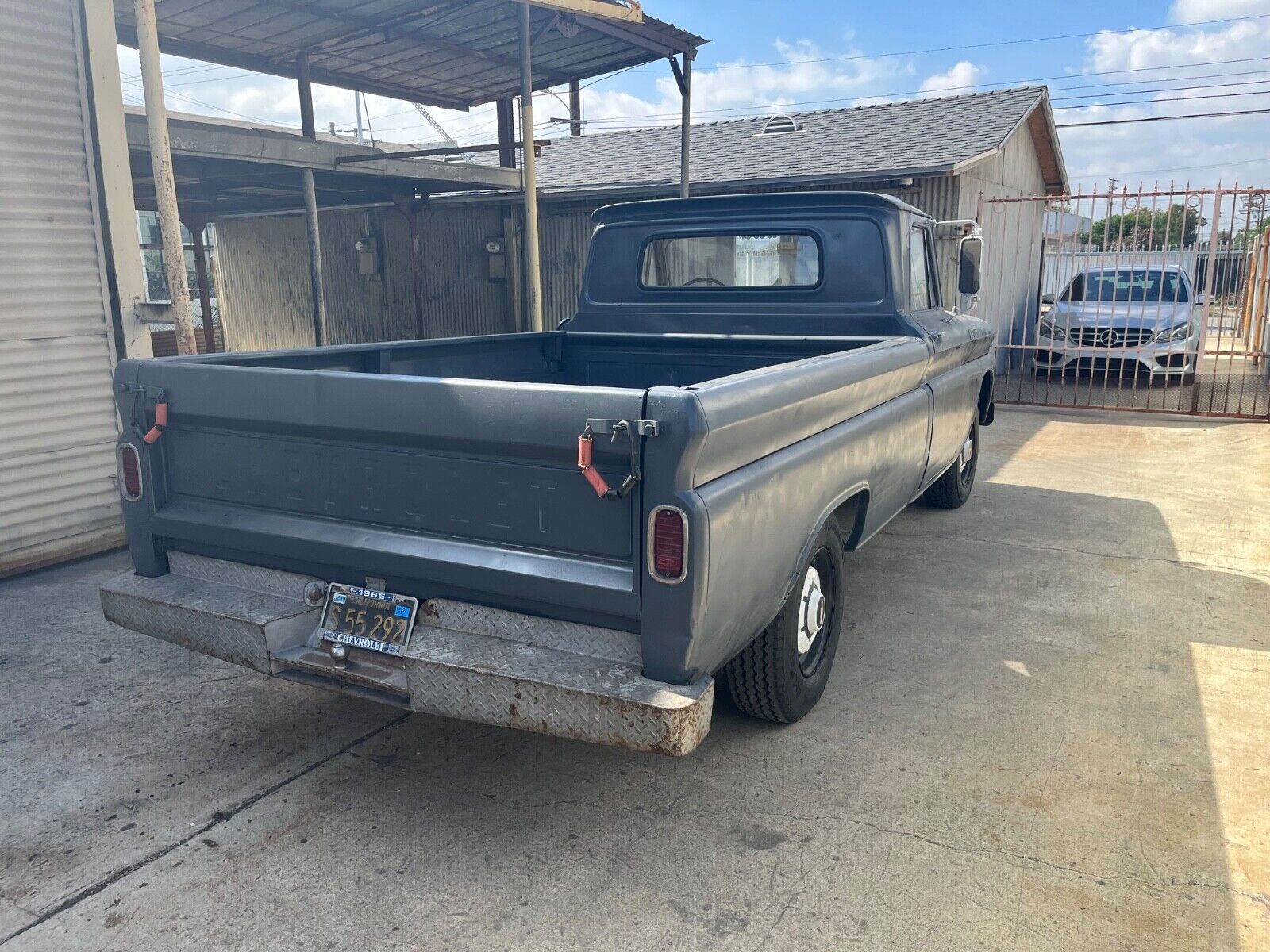 Chevrolet-C-10-1965-Gray-Gray-142385-4