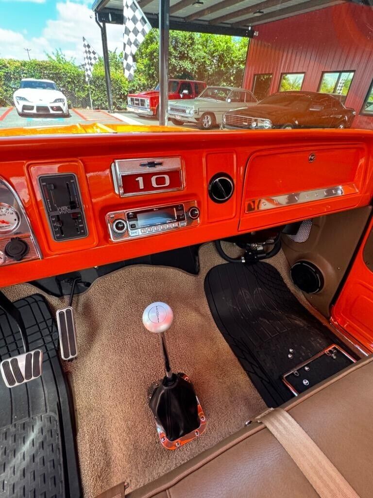 Chevrolet-C-10-1966-Orange-Tan-16853-11