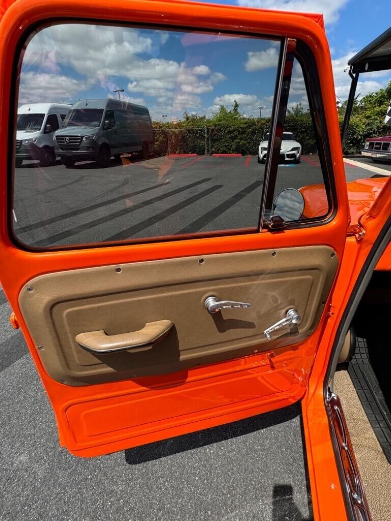 Chevrolet-C-10-1966-Orange-Tan-16853-8