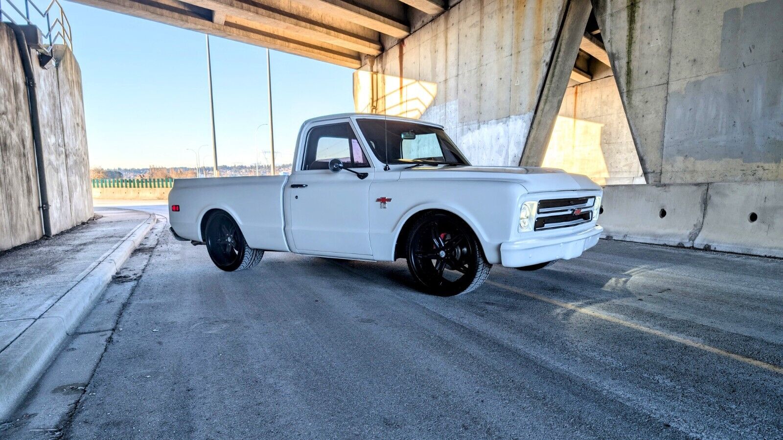 Chevrolet-C-10-1967-White-Black-4023-1