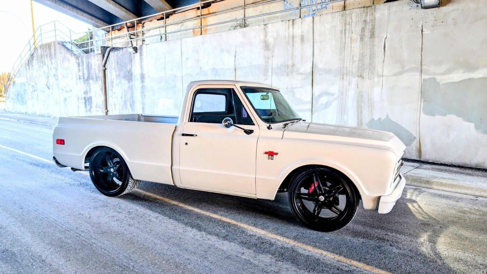 Chevrolet-C-10-1967-White-Black-4023-31