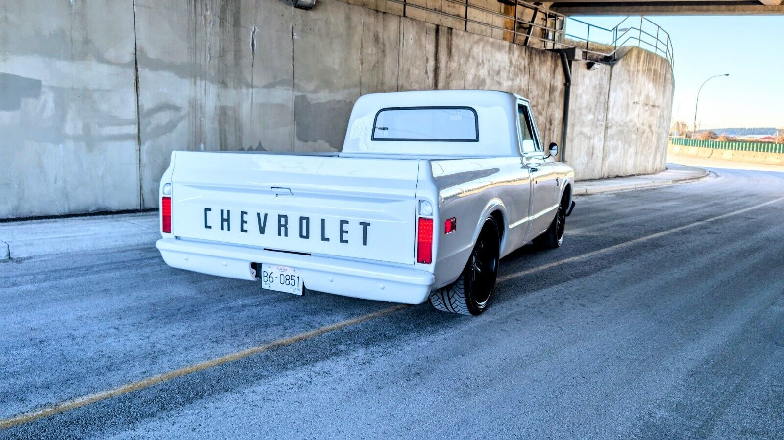 Chevrolet-C-10-1967-White-Black-4023-4