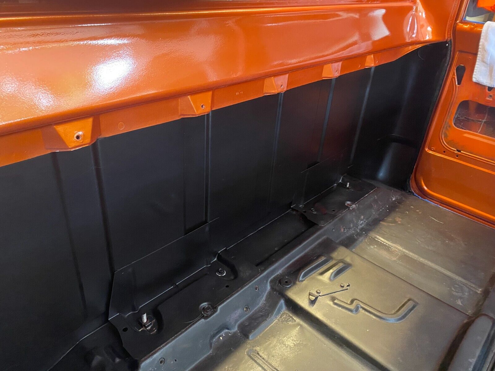 Chevrolet-C-10-1968-Orange-Black-322-31