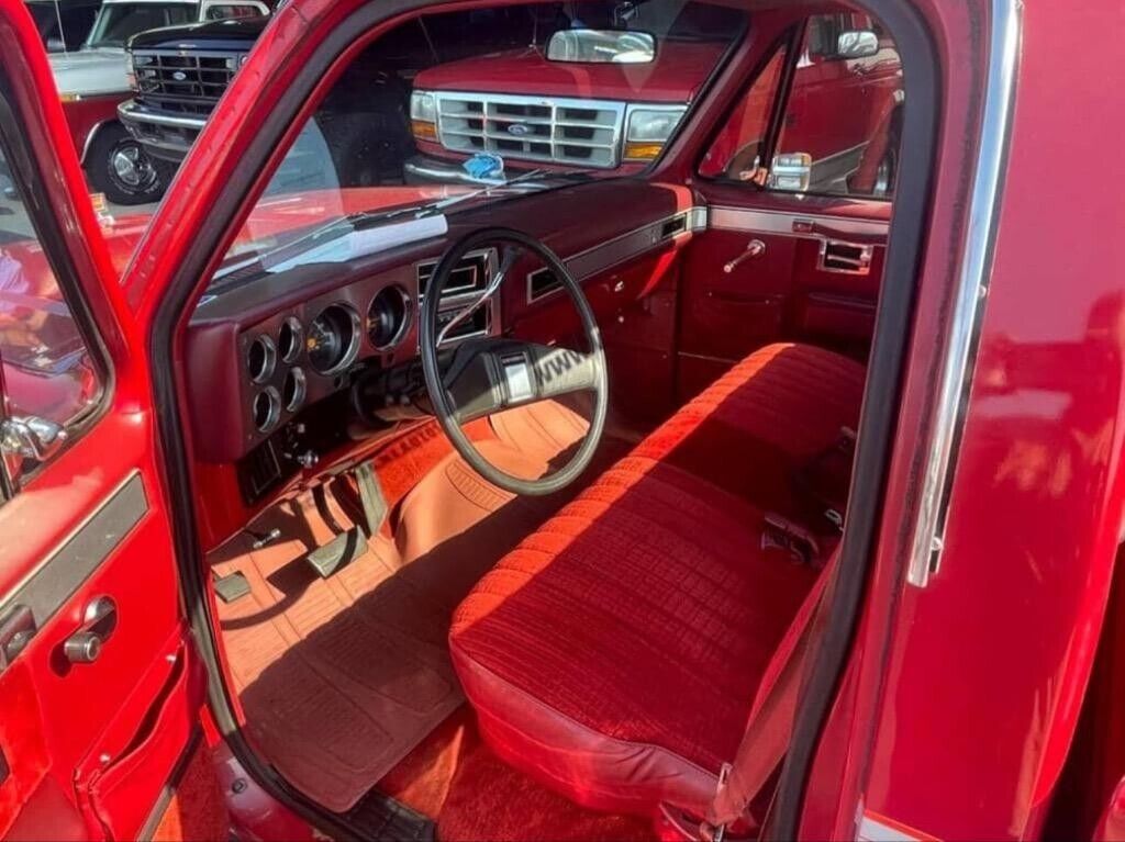 Chevrolet-C-10-1982-Red-Red-96561-6