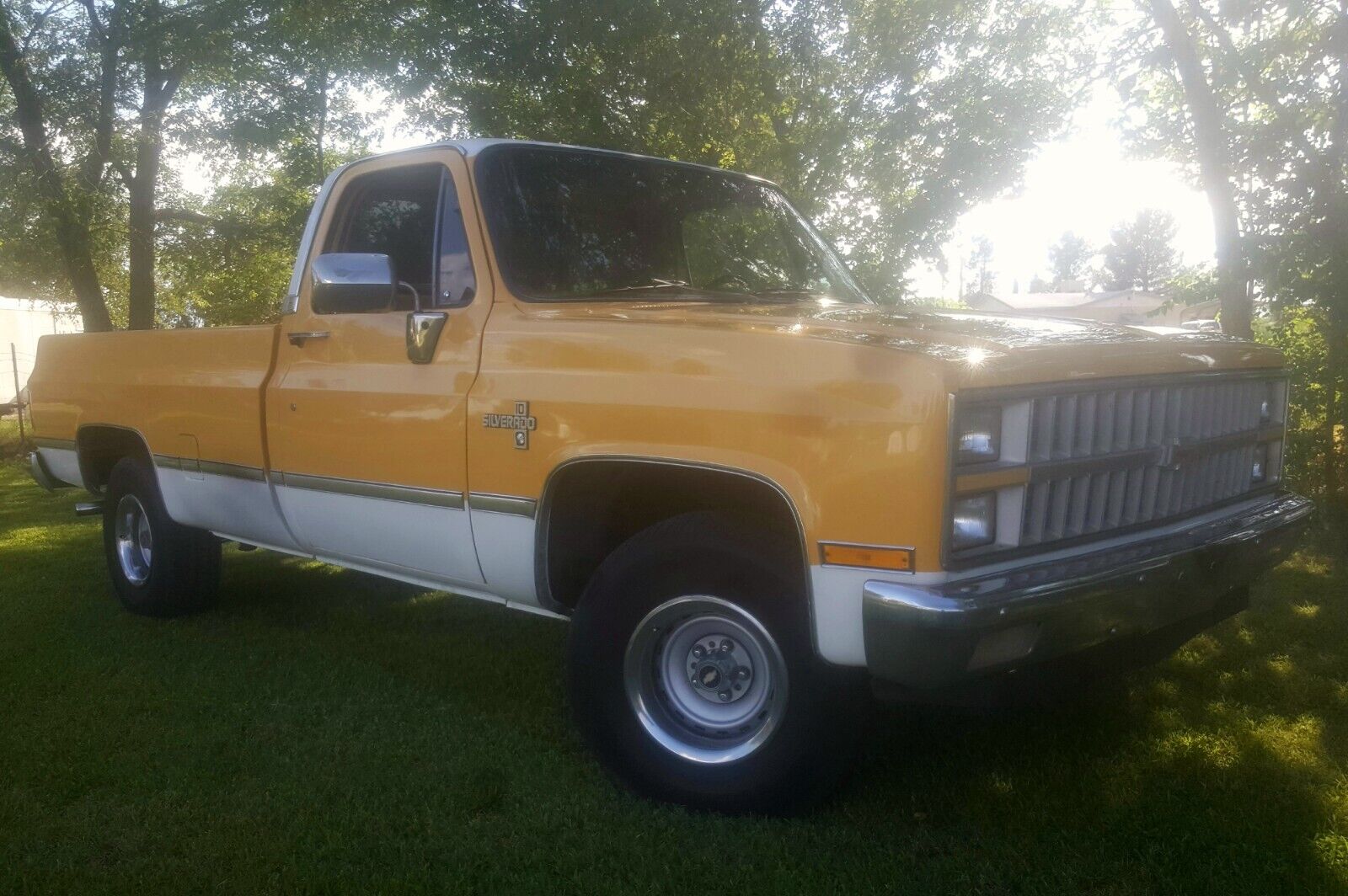 Chevrolet-C-10-1982-Yellow-Tan-134287-2