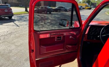 Chevrolet-C-10-1983-Red-Red-92399-23