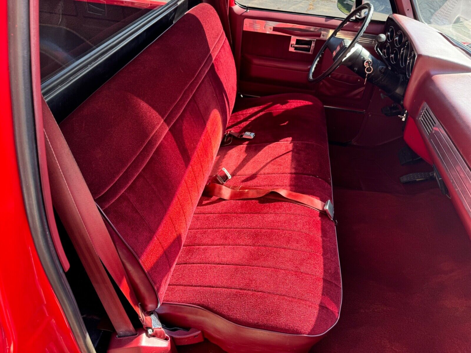 Chevrolet-C-10-1983-Red-Red-92399-36