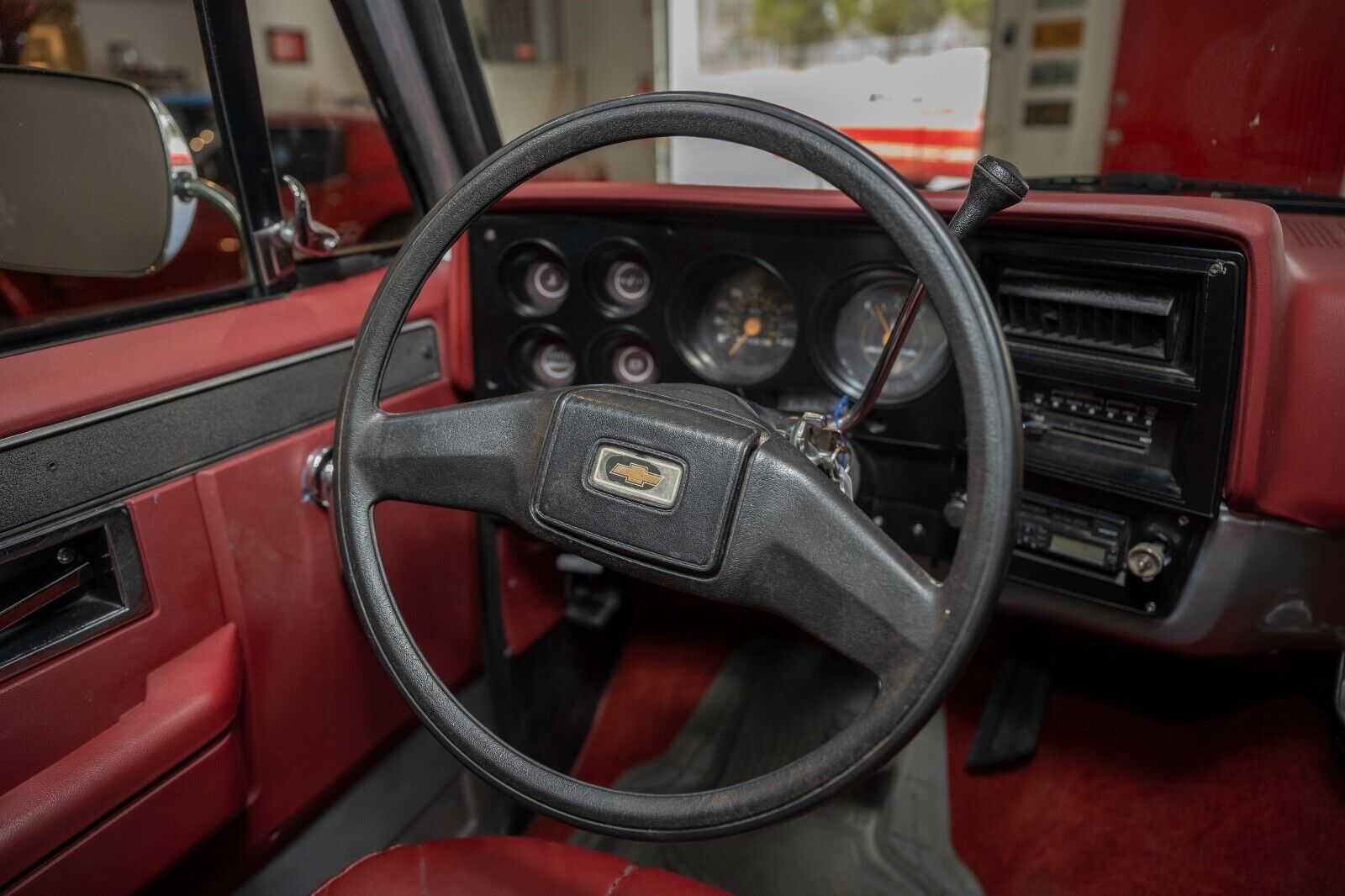 Chevrolet-C-10-1984-Silver-Burgundy-23442-10