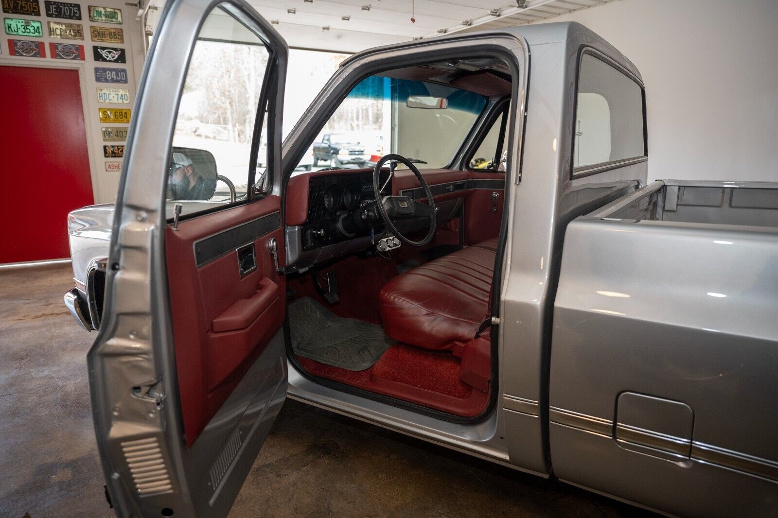 Chevrolet-C-10-1984-Silver-Burgundy-23442-16