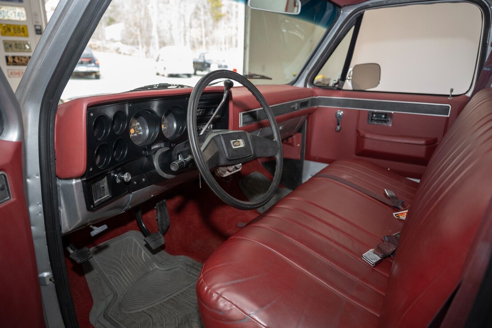 Chevrolet-C-10-1984-Silver-Burgundy-23442-19