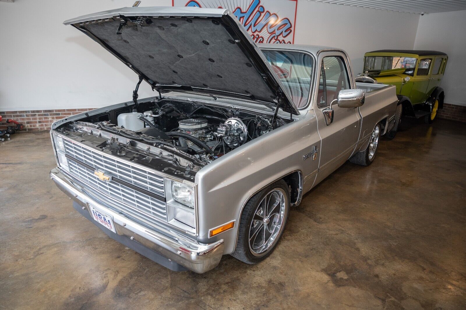 Chevrolet-C-10-1984-Silver-Burgundy-23442-5