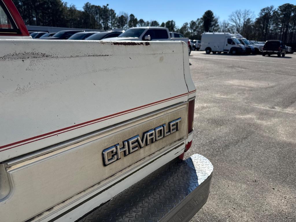 Chevrolet-C-10-1984-White-Red-0-27