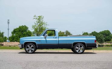 Chevrolet-C-10-1985-Blue-Tan-2486-1