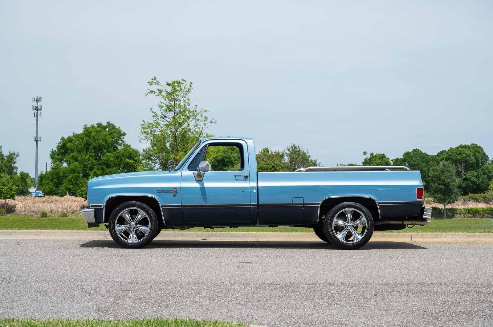 Chevrolet-C-10-1985-Blue-Tan-2486-1