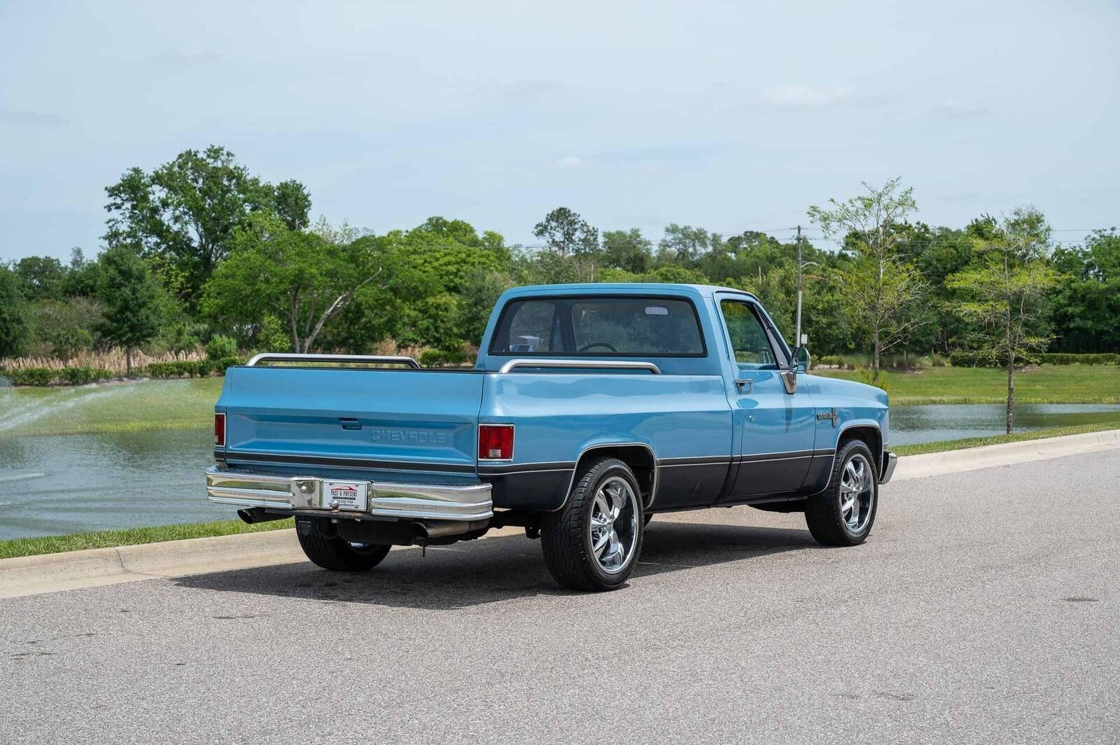 Chevrolet-C-10-1985-Blue-Tan-2486-5