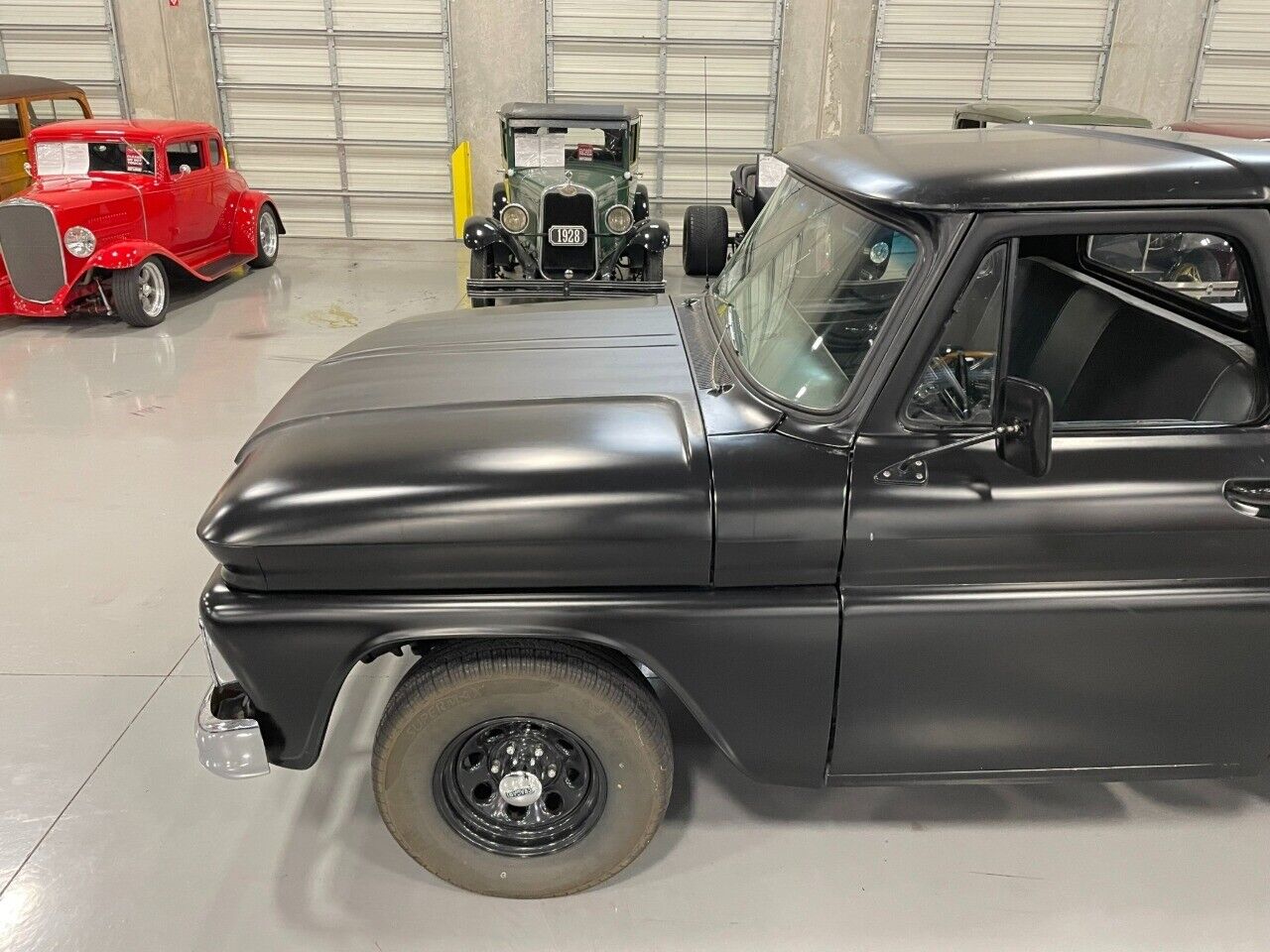 Chevrolet-C-10-Pickup-1966-Black-Black-76352-6