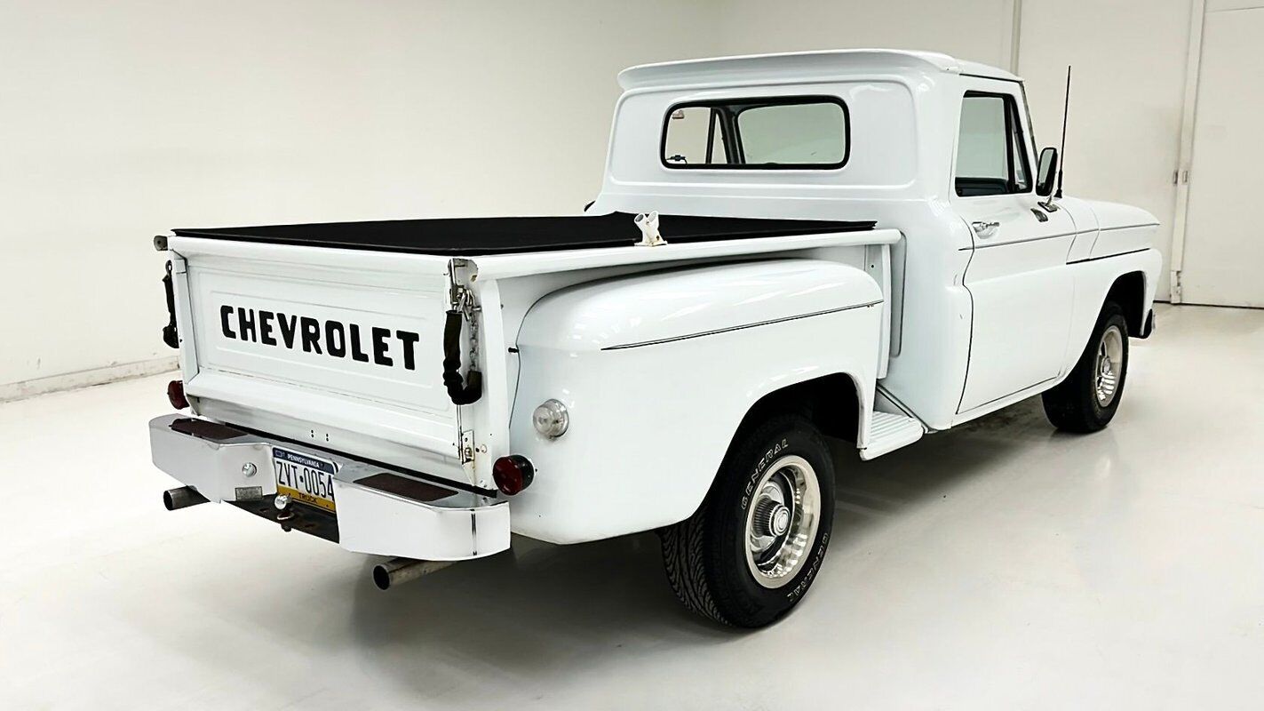 Chevrolet-C-10-Pickup-1966-White-Black-125538-4