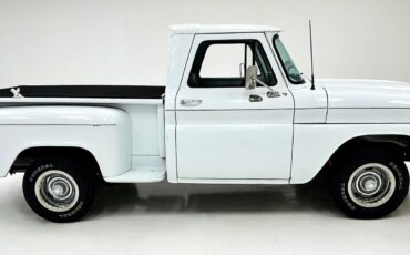 Chevrolet-C-10-Pickup-1966-White-Black-125538-5