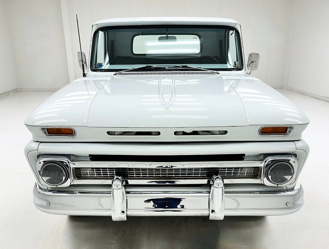 Chevrolet-C-10-Pickup-1966-White-Black-125538-7