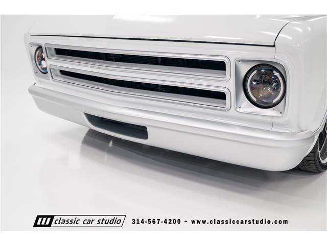 Chevrolet-C-10-Pickup-1967-White-Red-2643-11