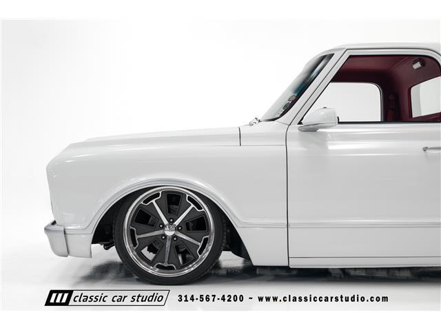 Chevrolet-C-10-Pickup-1967-White-Red-2643-12