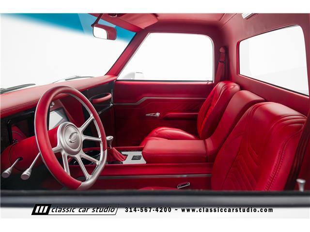 Chevrolet-C-10-Pickup-1967-White-Red-2643-18