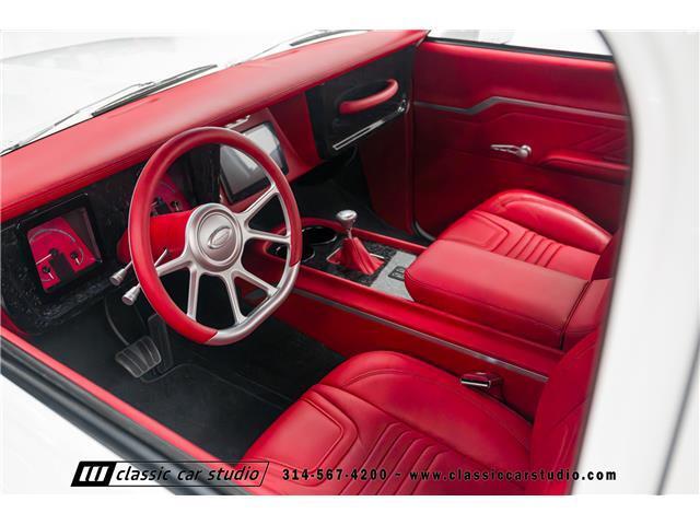 Chevrolet-C-10-Pickup-1967-White-Red-2643-19