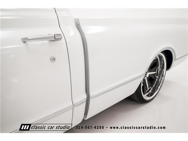 Chevrolet-C-10-Pickup-1967-White-Red-2643-21