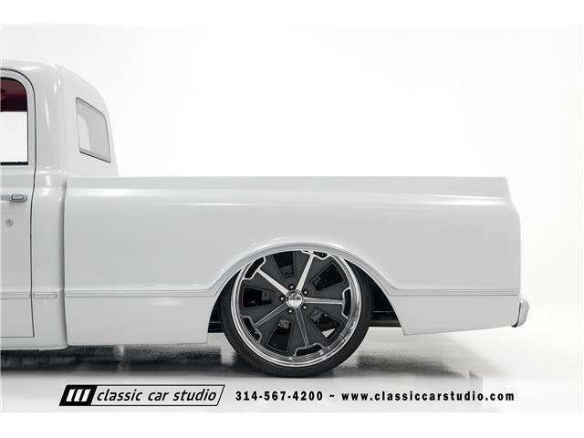 Chevrolet-C-10-Pickup-1967-White-Red-2643-24