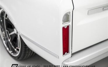 Chevrolet-C-10-Pickup-1967-White-Red-2643-27