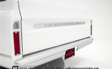 Chevrolet-C-10-Pickup-1967-White-Red-2643-29